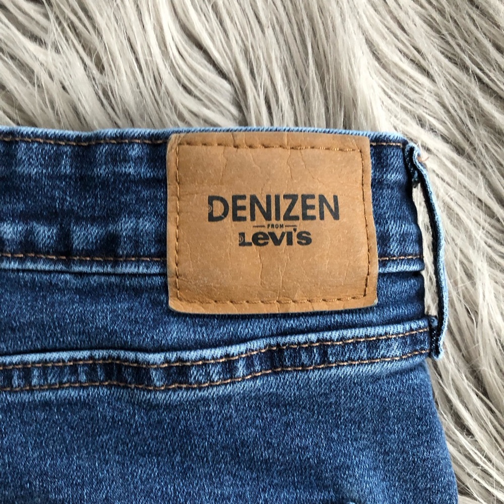 DENIZEN from Levi's Mid-Rise Dark Wash Boyfriend Jean, Size 8 - Picture 4 of 6